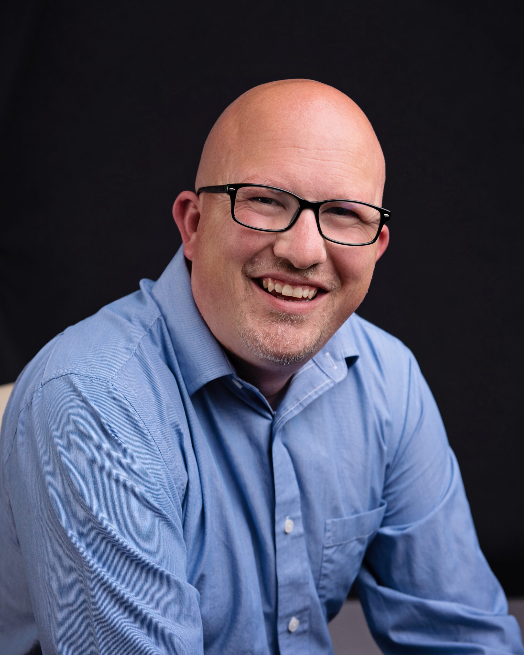 Headshot August 2021-smile sitting